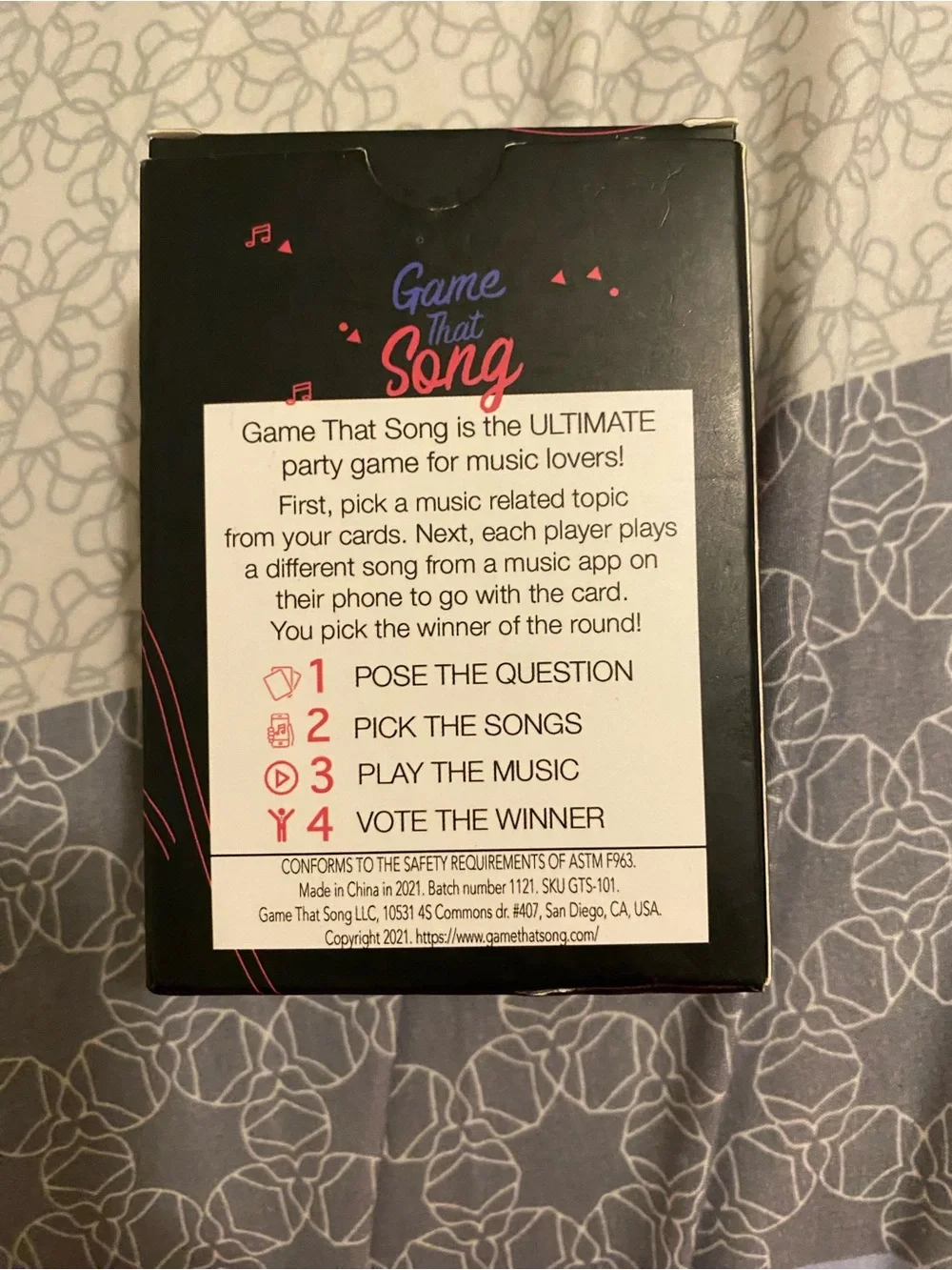 Game That Song Party Card Game - Black/Pink/Blue